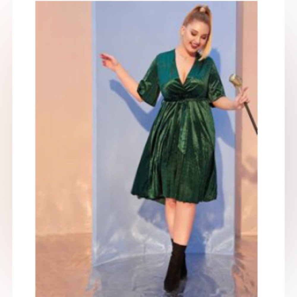 HOMECOMING DRESS  2X Green Velvet Pleated Dress